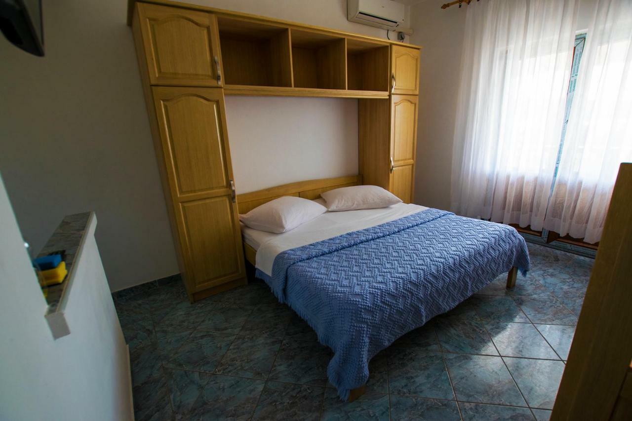 Apartmani Vesna Starigrad Paklenica Exterior photo